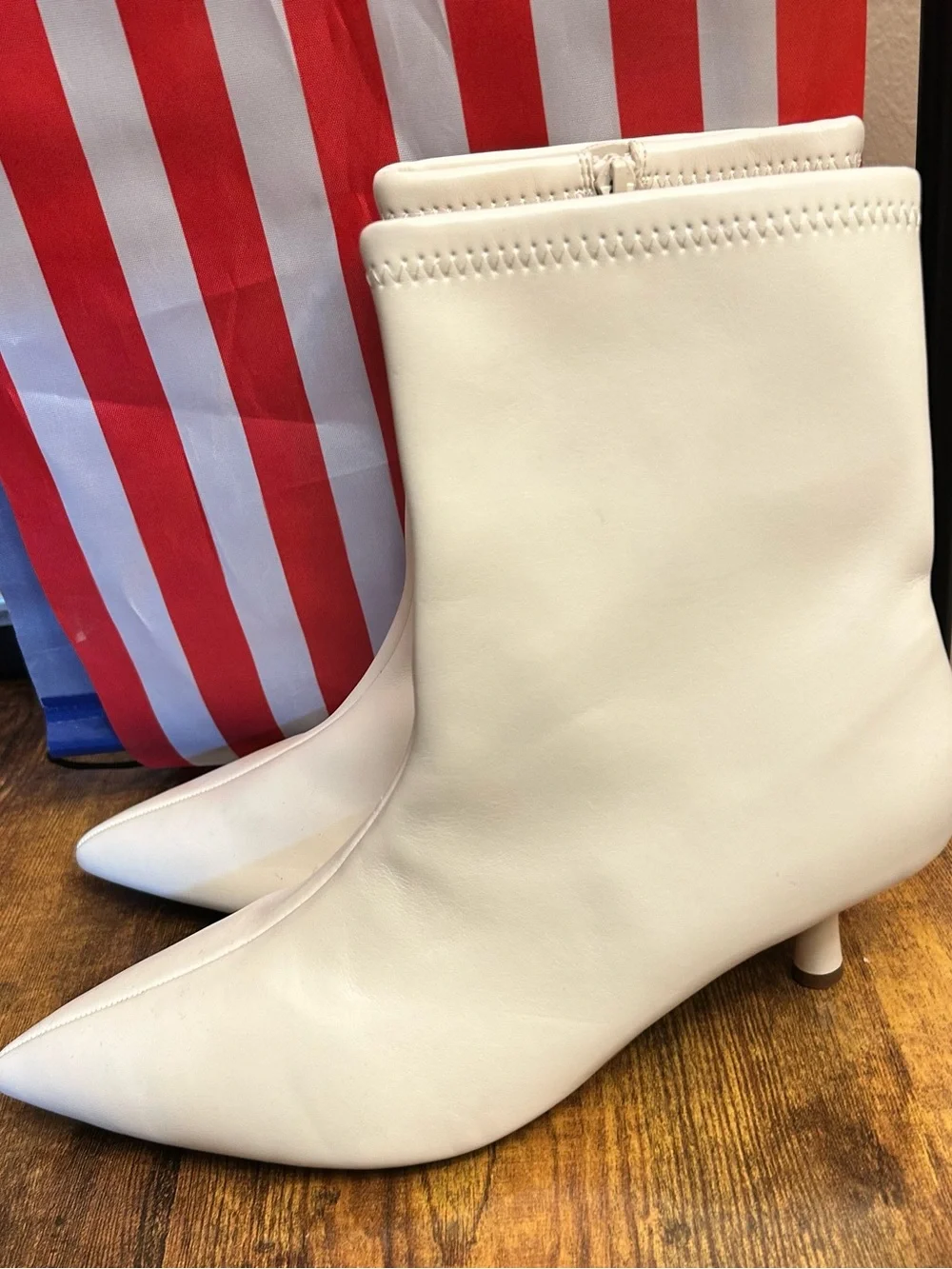 A New Day Lonnie Kitten Heel Stretch Ankle Boots zipper Size 9.5 New FLAWED